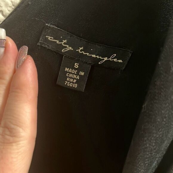 ✨City Triangles Pin-tucked Deep V-Neck Mini Dress✨ - Picture 5 of 6